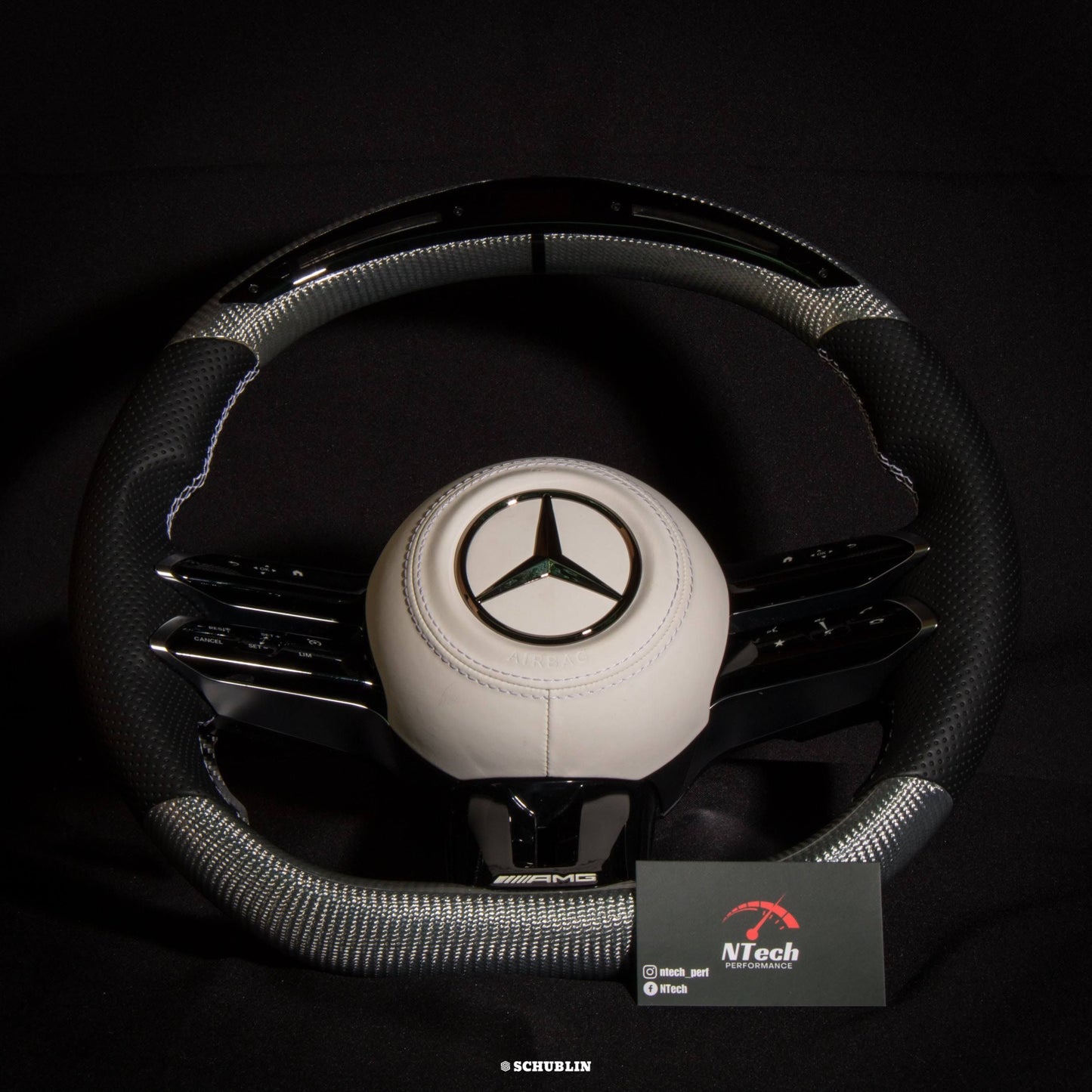 Volant Carbone personnalisé Mercedes AMG mczr_price_1049_97(Noir/Blanc)